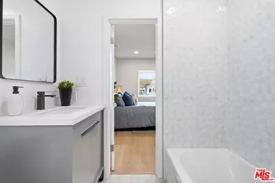 6015 Keniston Ave, Los Angeles, CA 90043 - Photo 16