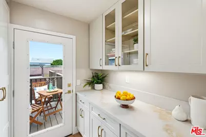 6015 Keniston Ave, Los Angeles, CA 90043 - Photo 12