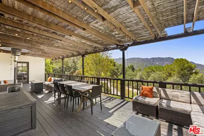 21254 Colina Dr, Topanga, CA 90290 - Photo 22