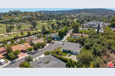 4711 Hermano Dr, Los Angeles, CA 91356 - Photo 10
