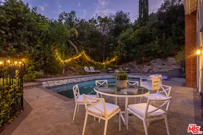 4711 Hermano Dr, Los Angeles, CA 91356 - Photo 40