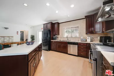 12610 Bonaparte Ave, Los Angeles, CA 90066 - Photo 10
