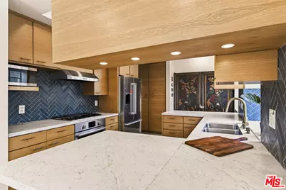 11667 Gorham Ave #201, Los Angeles, CA 90049 - Photo 10