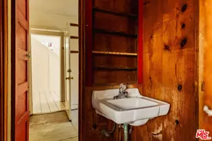 8337 Lookout Mountain Ave, Los Angeles, CA 90046 - Photo 20