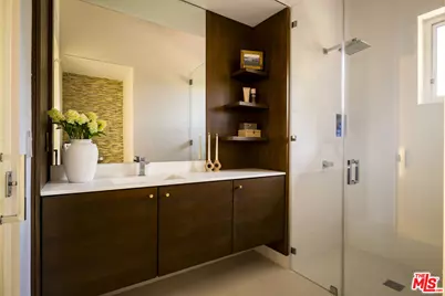 1700 Queens Ct, Los Angeles, CA 90069 - Photo 38