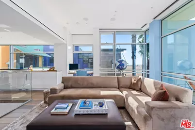2505 Ocean Front Walk, Venice, CA 90291 - Photo 22
