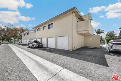 17082 Evergreen Cir, Huntington Beach, CA 92647 - Photo 6