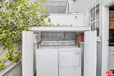 6204 Banner Ave #2, Los Angeles, CA 90038 - Photo 22