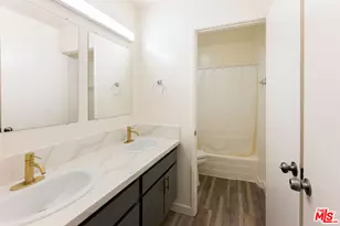 11425 Tiara St, Los Angeles, CA 91601 - Photo 12