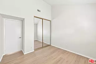 21801 Burbank Blvd, Los Angeles, CA 91367 - Photo 34