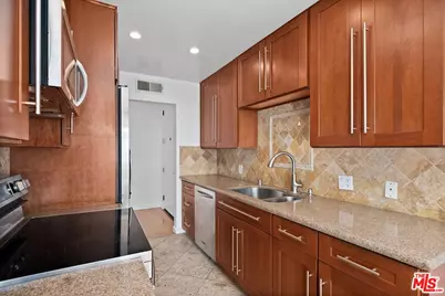 10751 Wilshire Blvd #1002, Los Angeles, CA 90024 - Photo 28