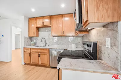 2541 Carmona Ave, Los Angeles, CA 90016 - Photo 32
