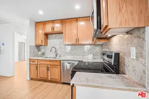 2541 Carmona Ave, Los Angeles, CA 90016 - Photo 32