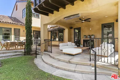 305 S June St, Los Angeles, CA 90004 - Photo 58