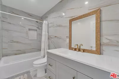 18352 Bessemer St, Los Angeles, CA 91335 - Photo 20