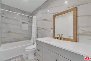 18352 Bessemer St, Tarzana, CA 91335 - Photo 20