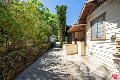 2428 N Beachwood Dr, Los Angeles, CA 90068 - Photo 32