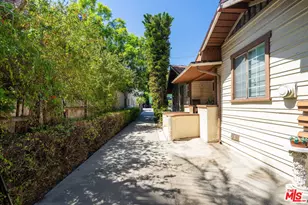 2428 N Beachwood Dr, Los Angeles, CA 90068 - Photo 32