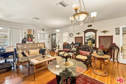 2428 N Beachwood Dr, Los Angeles, CA 90068 - Photo 10