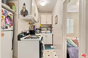2428 N Beachwood Dr, Los Angeles, CA 90068 - Photo 22