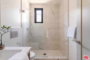 1051 N Spaulding Ave, West Hollywood, CA 90046 - Photo 8