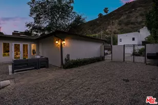 3452 Mandeville Canyon Rd, Los Angeles, CA 90049 - Photo 38