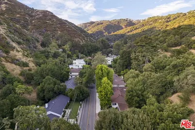 3452 Mandeville Canyon Rd, Los Angeles, CA 90049 - Photo 48