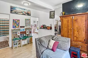 208 W 49th St, Los Angeles, CA 90037 - Photo 22