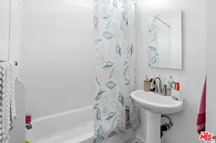 208 W 49th St, Los Angeles, CA 90037 - Photo 16
