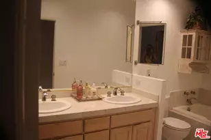 10630 Eastborne Ave, Los Angeles, CA 90024 - Photo 32