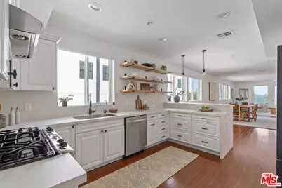 11801 Avon Way #5, Los Angeles, CA 90066 - Photo 2