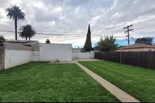 9819 S Hoover St, Los Angeles, CA 90044 - Photo 12