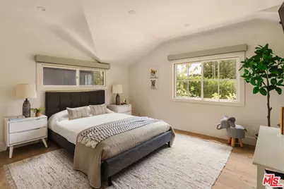 252 N Kenter Ave, Los Angeles, CA 90049 - Photo 18