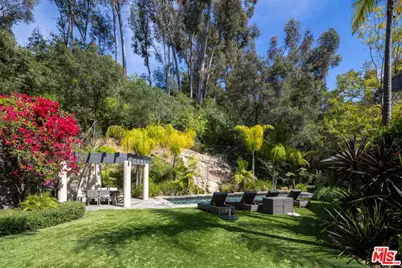 1060 E Oakmont Dr, Los Angeles, CA 90049 - Photo 12