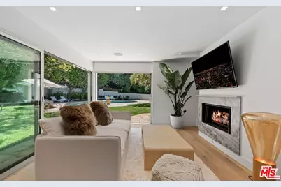 9451 Hidden Valley Pl, Beverly Hills, CA 90210 - Photo 18