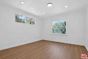 23036 Victory Blvd, Woodland Hills, CA 91367 - Photo 22