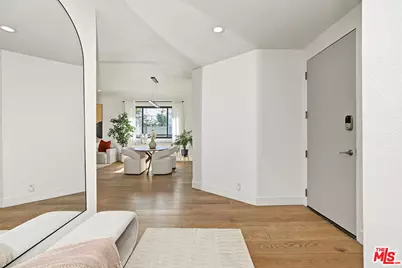 839 Larrabee St #2, West Hollywood, CA 90069 - Photo 14
