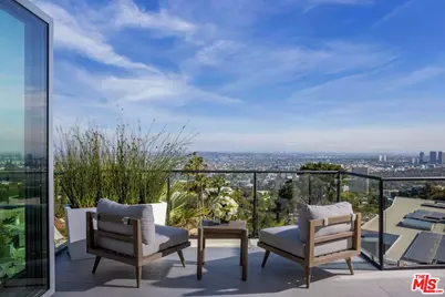 9270 Kinglet Dr, Los Angeles, CA 90069 - Photo 16