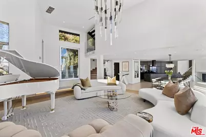 9270 Kinglet Dr, Los Angeles, CA 90069 - Photo 6