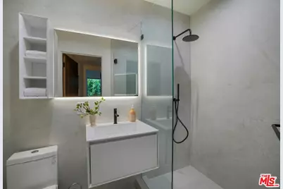 9270 Kinglet Dr, Los Angeles, CA 90069 - Photo 20