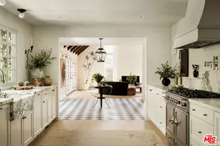 1004 N Bundy Dr, Los Angeles, CA 90049 - Photo 10