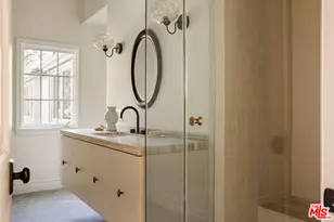 1004 N Bundy Dr, Los Angeles, CA 90049 - Photo 44