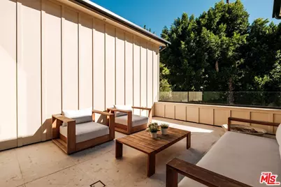 18100 Karen Dr, Los Angeles, CA 91356 - Photo 20