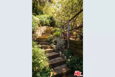8920 Wonderland Ave, Los Angeles, CA 90046 - Photo 38