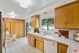 4799 Bonvue Ave, Los Angeles, CA 90027 - Photo 12