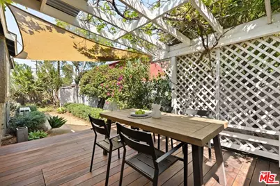 93 S Daisy Ave, Pasadena, CA 91107 - Photo 32