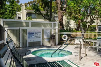 22125 Burbank Blvd #7, Woodland Hills, CA 91367 - Photo 28