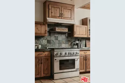 19627 Oxnard St, Tarzana, CA 91356 - Photo 14