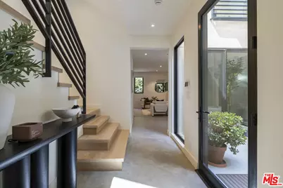 923 N Hilldale Ave, West Hollywood, CA 90069 - Photo 2
