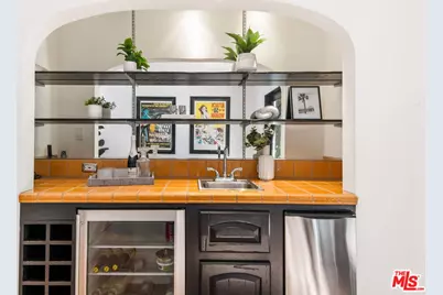 133 N Kilkea Dr, Los Angeles, CA 90048 - Photo 30